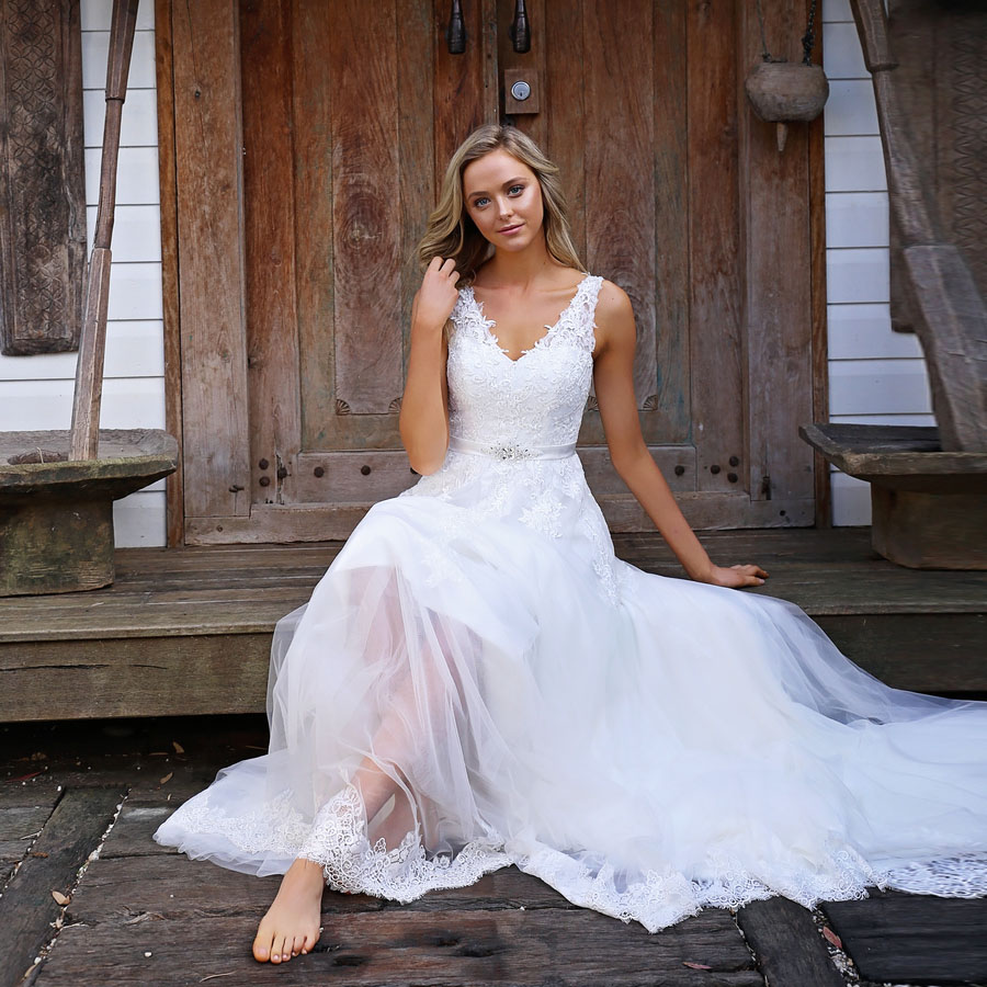 Lace Wedding Dresses New Hot V-Neck Sleeveless A-Line Beach Design vestidos de novia Bridal Gowns Country, Custom made from color chart
Lace Wedding Dresses New Hot V-Neck Sleeveless A-Line Beach Design vestidos de novia Bridal Gowns Country, Custom made from color chart