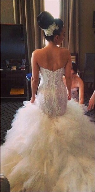 Bodycon Lace Wedding Dresses Lace Appliques White Tiered Ruffles Tulle Bridal Dresses Floor Length Puffy Mermaid Wedding Gowns