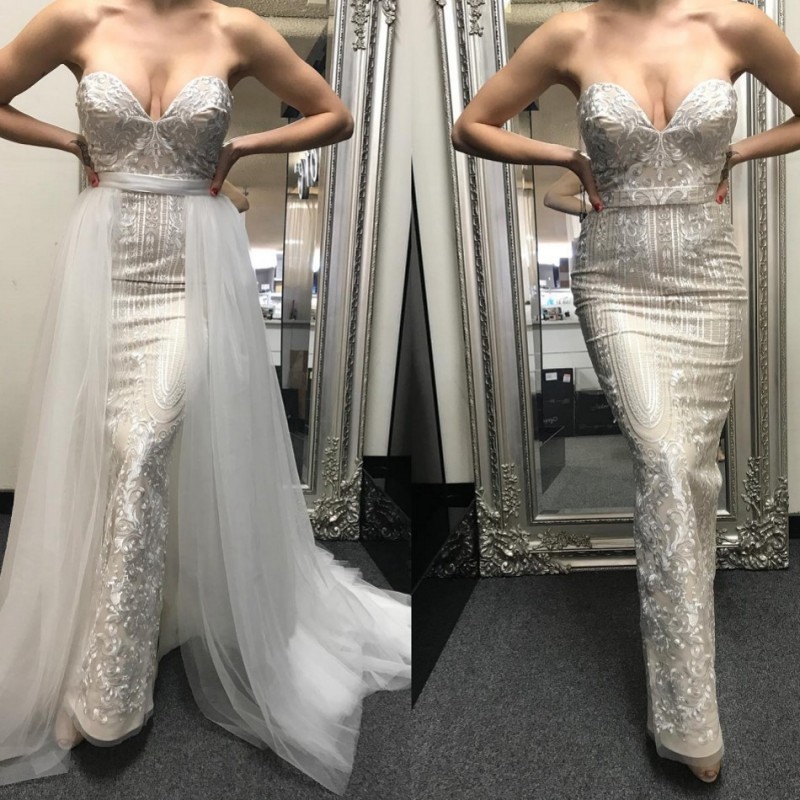 Chic Silver Wedding Dress With Tulle Overskirt Lace Applique Sheath Sweetheart Neck Bridal Gowns Floor Length Wedding Dresses robe de mariée, Black & white
Chic Silver Wedding Dress With Tulle Overskirt Lace Applique Sheath Sweetheart Neck Bridal Gowns Floor Length Wedding Dresses robe de mariée, Black & white