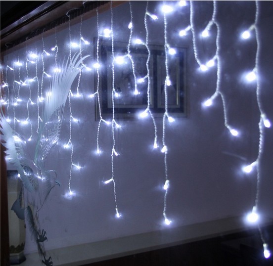 4M x 0.75M 144 LEDs Holiday Christmas Garden Curtain Icicle String Led Lights Decoration 8 Flash Modes Waterproof AC.110v-220V
4M x 0.75M 144 LEDs Holiday Christmas Garden Curtain Icicle String Led Lights Decoration 8 Flash Modes Waterproof AC.110v-220V