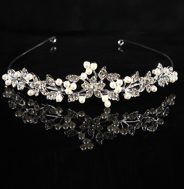 2020 New Trendy Wedding Bridal Prom Party Princess Pearl Crystal Flower Hair Band Tiara Headband Jewelry Accessories, Silver
2020 New Trendy Wedding Bridal Prom Party Princess Pearl Crystal Flower Hair Band Tiara Headband Jewelry Accessories, Silver