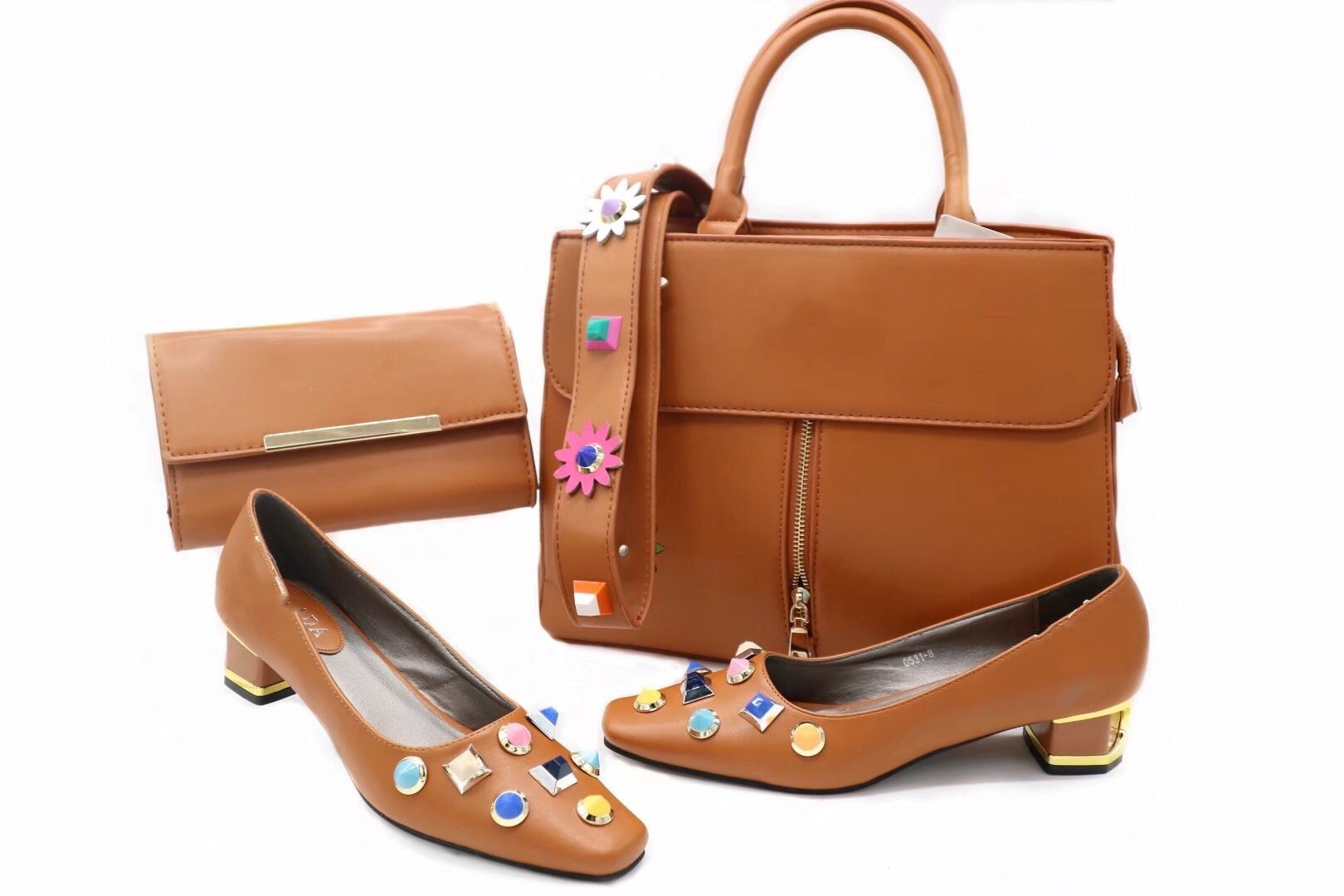 Italian designs Shoes matching Bag African Style fashion shoes and bag set nigeria style bags and shoes, Fuchsia
Italian designs Shoes matching Bag African Style fashion shoes and bag set nigeria style bags and shoes, Fuchsia