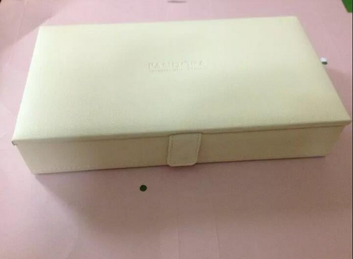 Jewelry Boxes European Style Jewelry Charm Beads Boxes Jewelry Gift Display Cases Boxes 25.5*14*5 CM Leather jewelry storage box wholesale
Jewelry Boxes European Style Jewelry Charm Beads Boxes Jewelry Gift Display Cases Boxes 25.5*14*5 CM Leather jewelry storage box wholesale