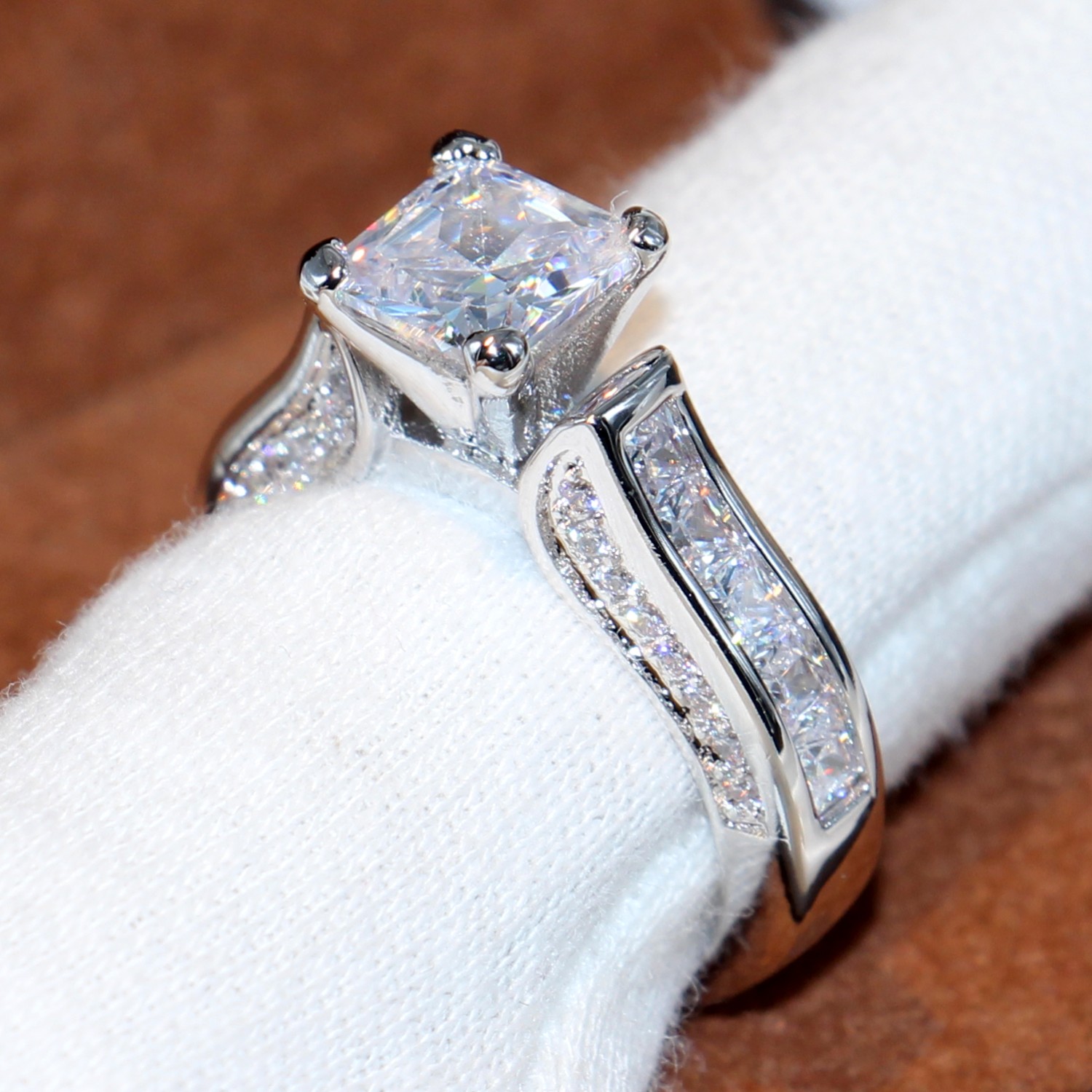 2017 Victoria Top Selling Classic Jewelry 14KT White Gold Filled Princess Cut Topaz CZ Diamond Party Women Wedding 3 IN 1 Band Ring Set Gift