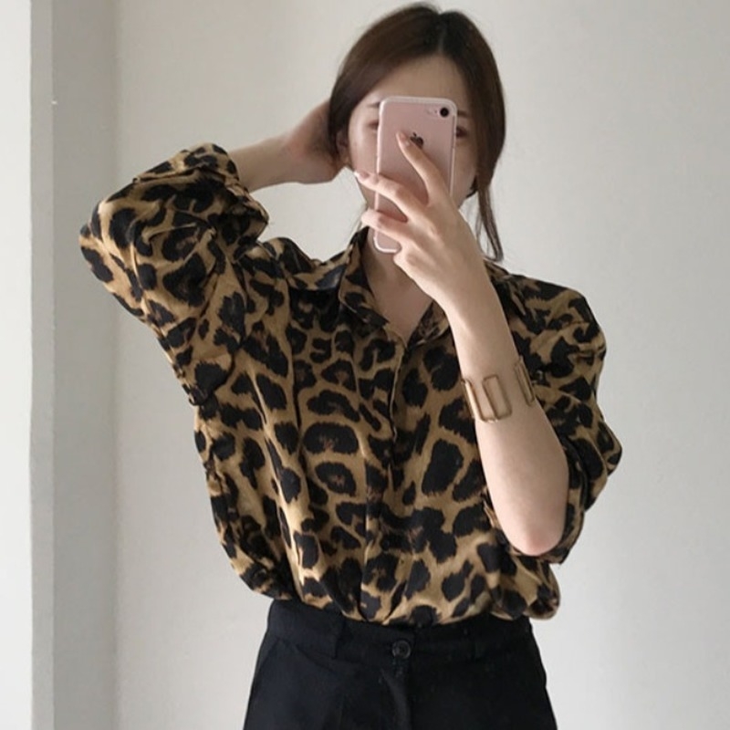 Women Vintage Blouse Spring Autumn Long Sleeve Button Up Leopard Shirts Ladies Casual Loose Korean Streetwear Tops 210602
Women Vintage Blouse Spring Autumn Long Sleeve Button Up Leopard Shirts Ladies Casual Loose Korean Streetwear Tops 210602