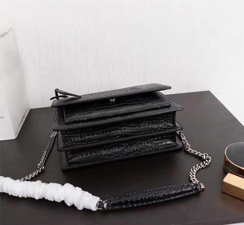 Shoulder bags luxury chain pouch sunset handbags High quality purses Crossbody Retro decoration, Black
Shoulder bags luxury chain pouch sunset handbags High quality purses Crossbody Retro decoration, Black