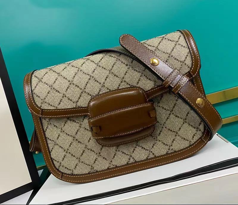Luxury Saddle Bas Vintage Printed Buckle Shoulder Messenger Bag Simple Leather Patchwork handBag Portable Womens 1955, Extra fee
Luxury Saddle Bas Vintage Printed Buckle Shoulder Messenger Bag Simple Leather Patchwork handBag Portable Womens 1955, Extra fee