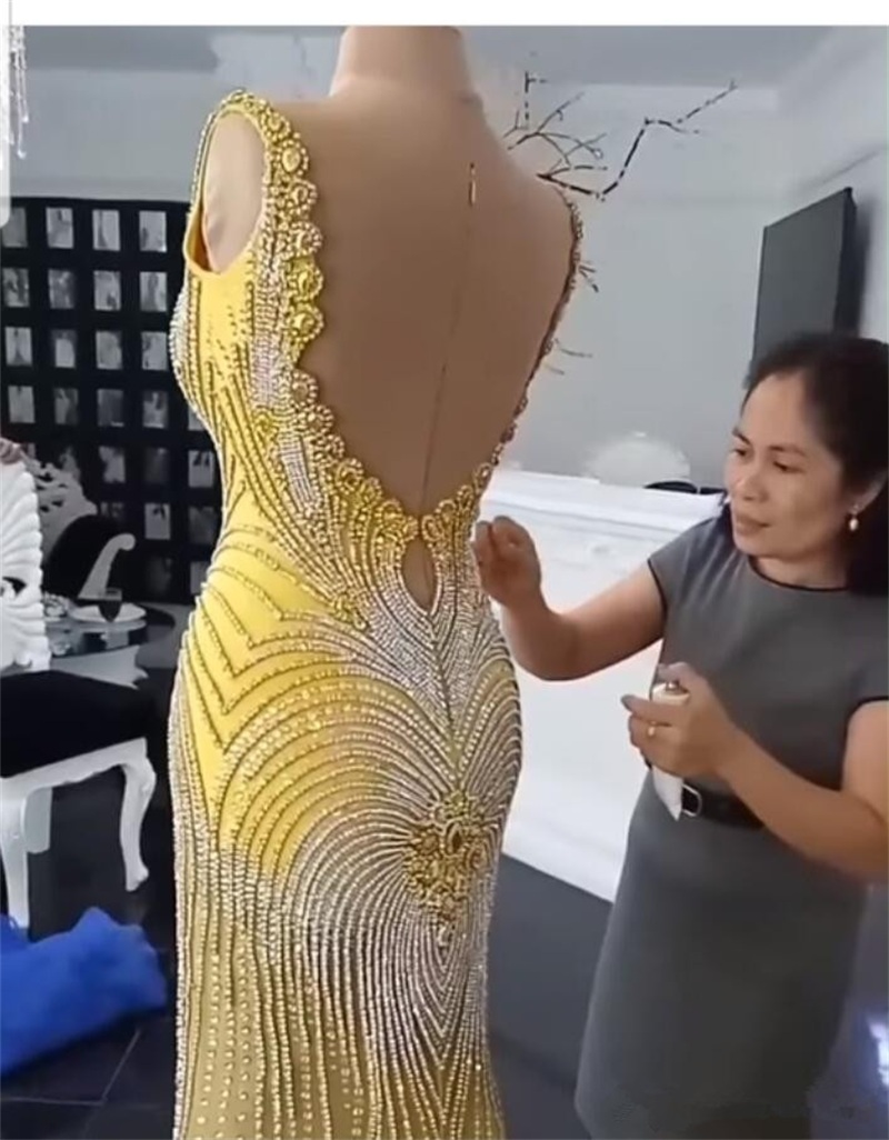 Luxury Evening Dresses V Neck Backless Lace 3D Floral Appliqued Beads Mermaid Prom Dress Sweep Train Custom Made Formal Party Gown