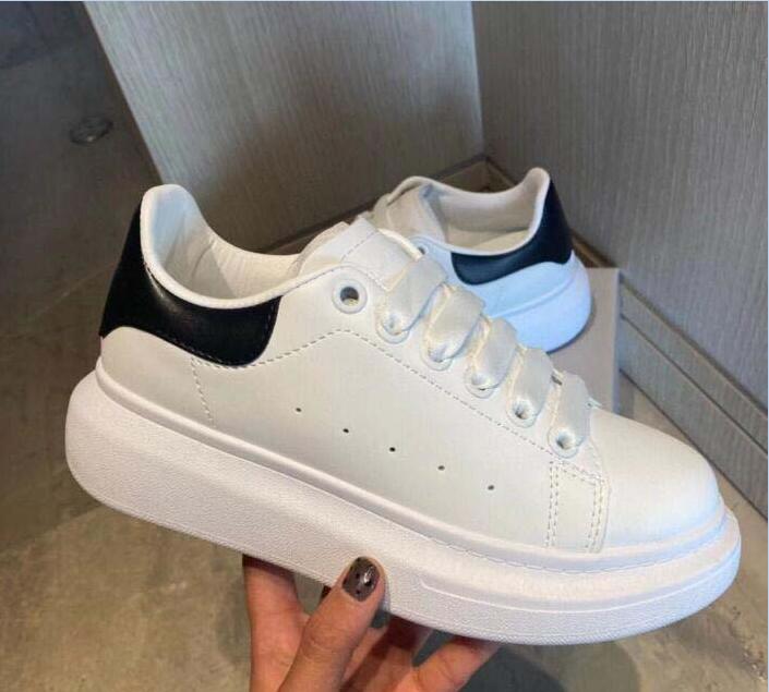 2021 Classic Men Women Casual Flat Shoes Loafers Fashion Designers Low Cut Lace-Up White Leather Sneakers Unisex Zapatos Trainers 36-44, Black
2021 Classic Men Women Casual Flat Shoes Loafers Fashion Designers Low Cut Lace-Up White Leather Sneakers Unisex Zapatos Trainers 36-44, Black