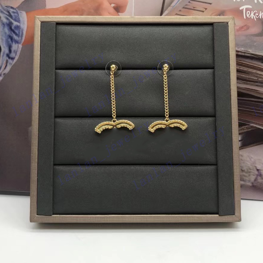 L-C05 Women Stud Classic Letter Pendant Earrings 925 silver needle With Box, Golden;silver
L-C05 Women Stud Classic Letter Pendant Earrings 925 silver needle With Box, Golden;silver