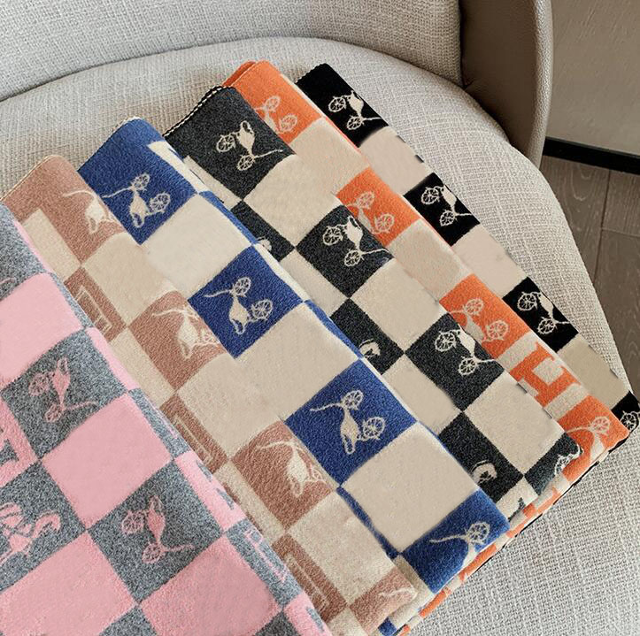 Warm High Quality Classic Lady Autumn Winter Cashmere Scarf H-Letters Plaid Designer Letters Shawl Temperament Women
Warm High Quality Classic Lady Autumn Winter Cashmere Scarf H-Letters Plaid Designer Letters Shawl Temperament Women