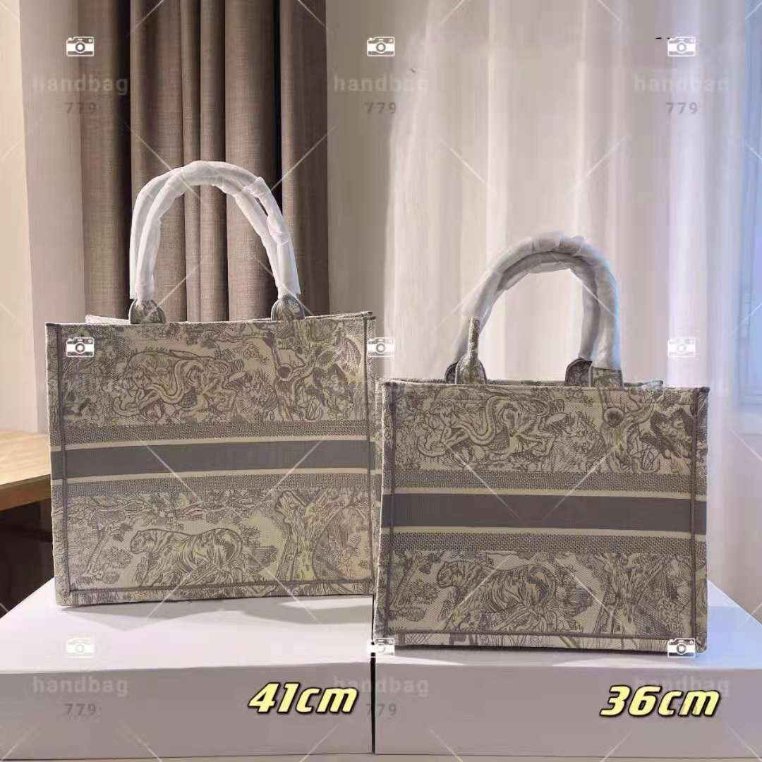 Highest quality designer fashion tote bag classic embroidered flat luxury animal print holiday shopping tiger beach bags with large volume size 41cm and 36cm, 888888888
Highest quality designer fashion tote bag classic embroidered flat luxury animal print holiday shopping tiger beach bags with large volume size 41cm and 36cm, 888888888