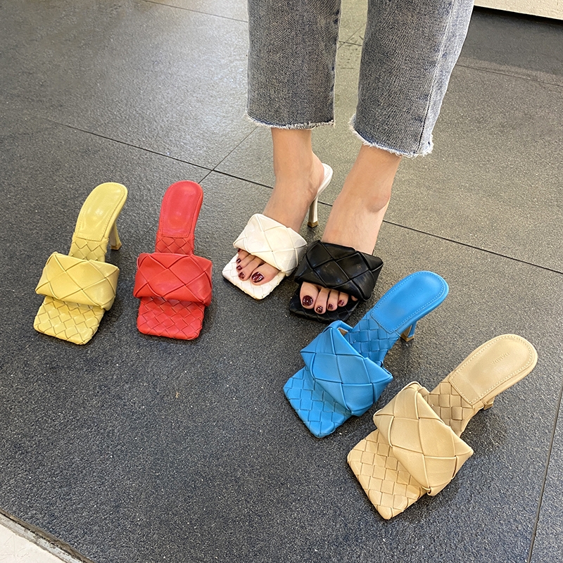 2022 fashion designer plaid woven leather slippers high-heeled square shoes one-word sandals half-drag, Yellow
2022 fashion designer plaid woven leather slippers high-heeled square shoes one-word sandals half-drag, Yellow