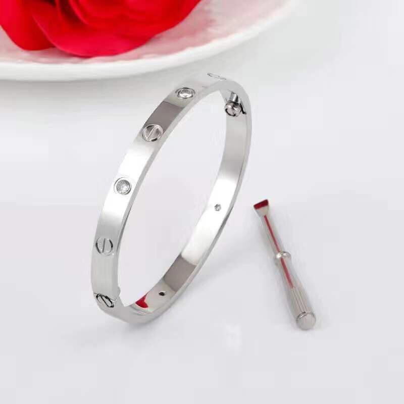 With box Ladies rings Pendant Necklaces Screw Bracelets Van Party Wedding Couple Gift Love Bracelet Luxury Cleef Designer Gold Rose Gold Silver color AAA+ good
With box Ladies rings Pendant Necklaces Screw Bracelets Van Party Wedding Couple Gift Love Bracelet Luxury Cleef Designer Gold Rose Gold Silver color AAA+ good