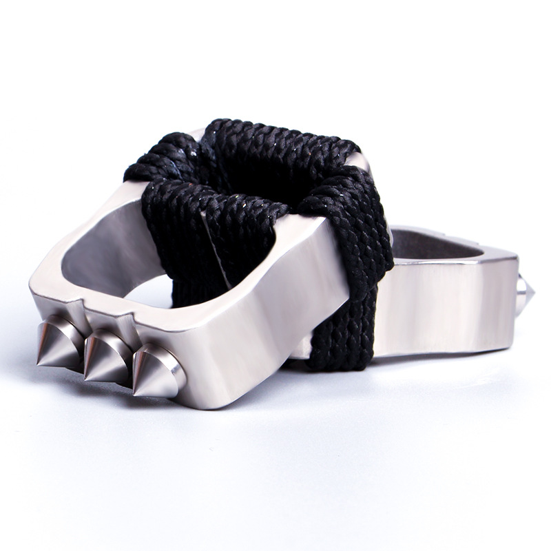 Metal Finger Tiger brass knuckle duster two Fingerg Martial Arts Fighting Iron Fist Ring Hands Clasp Hand Support Bodybuilding Self-defense
Metal Finger Tiger brass knuckle duster two Fingerg Martial Arts Fighting Iron Fist Ring Hands Clasp Hand Support Bodybuilding Self-defense