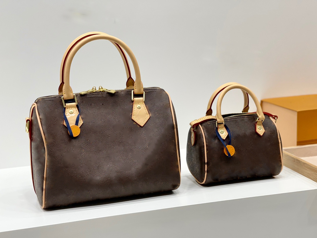 Patent Leather Handbag Shoulder Bag Mini Boston 2021 Trendy Retro Classic Fashion Pillow Lightweight High Quality Cowhide Tote Three Sizes, Brown
Patent Leather Handbag Shoulder Bag Mini Boston 2021 Trendy Retro Classic Fashion Pillow Lightweight High Quality Cowhide Tote Three Sizes, Brown