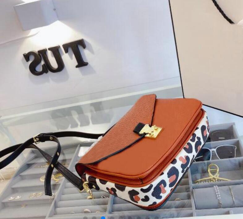 2022 High Quality 100% Leather Women's Designer Embossing Message Leopard Meti Handbag Metis Shoulder Bags Crossbody Retro Bags #12456, Black
2022 High Quality 100% Leather Women's Designer Embossing Message Leopard Meti Handbag Metis Shoulder Bags Crossbody Retro Bags #12456, Black