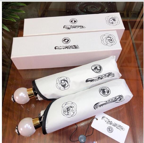 2021 New Outdoor products Black White Folding Umbrella Simple Style Letter And Big Floral Rhinestone Round Handle Umbrellas