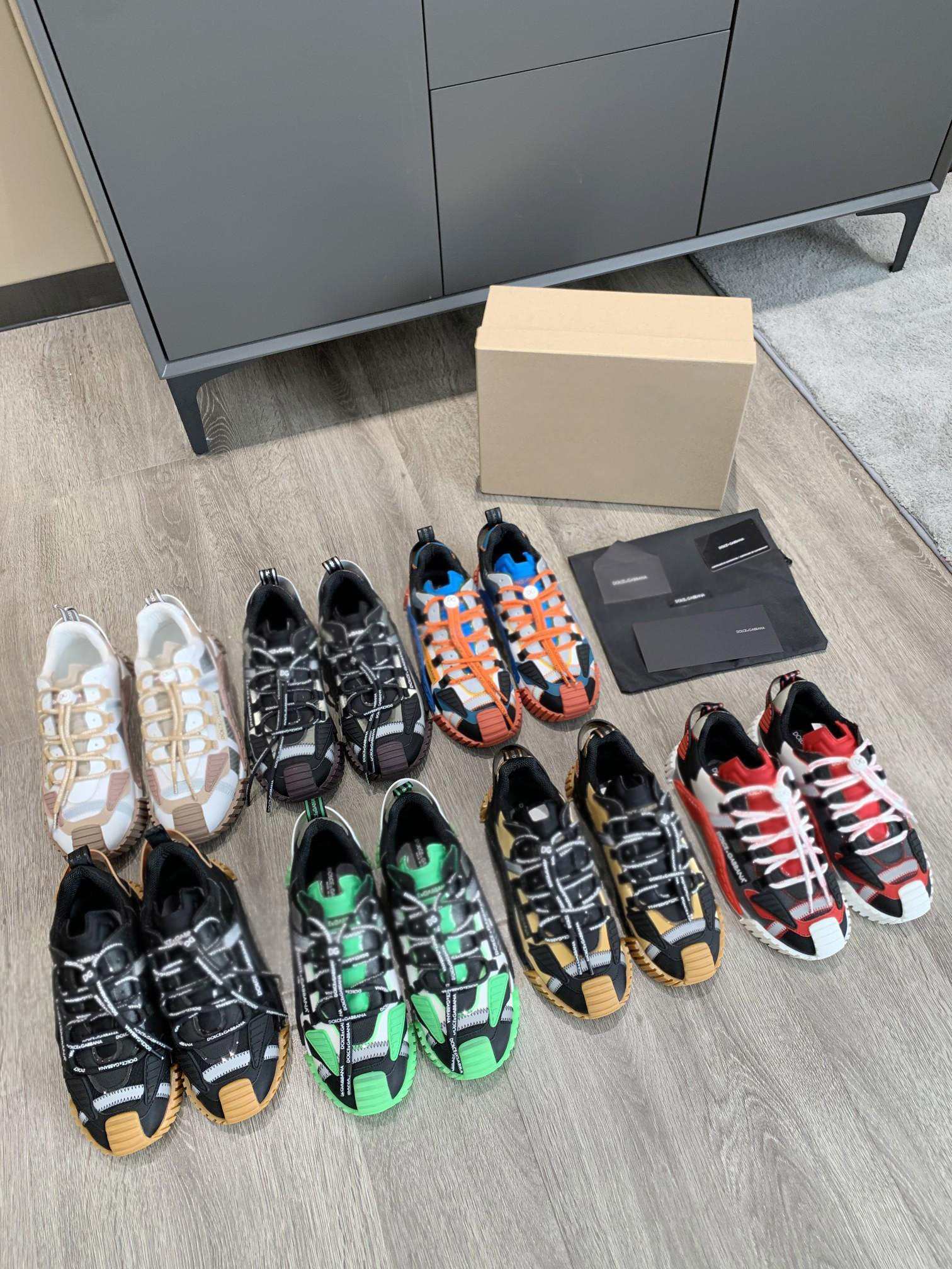 Luxury Designer Shoes Women Men Casual Fashion Lace up 19FW Capsule Series Color Matching Platform Sneakers size35-46 With box
Luxury Designer Shoes Women Men Casual Fashion Lace up 19FW Capsule Series Color Matching Platform Sneakers size35-46 With box