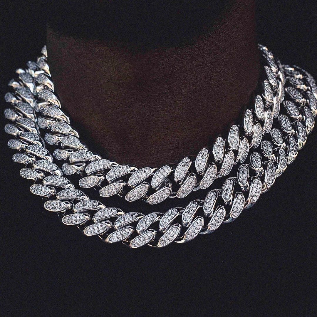 2021 Men hip hop 18mm wide cuban chain necklace with cz paved heavy necklace for boys cool party necklace for birthday gift X0509
2021 Men hip hop 18mm wide cuban chain necklace with cz paved heavy necklace for boys cool party necklace for birthday gift X0509