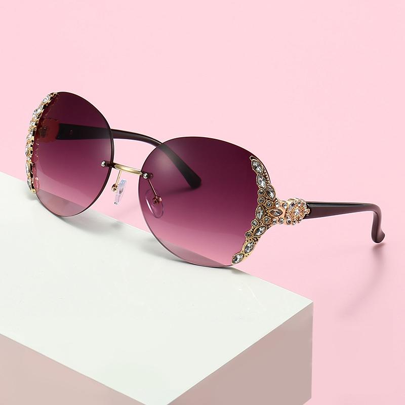 Sunglasses 2021 Elegant Fashionable Ladies Frameless Trimmed Large Frame Personality Hollow Diamond Show Catwalk Glasses
Sunglasses 2021 Elegant Fashionable Ladies Frameless Trimmed Large Frame Personality Hollow Diamond Show Catwalk Glasses