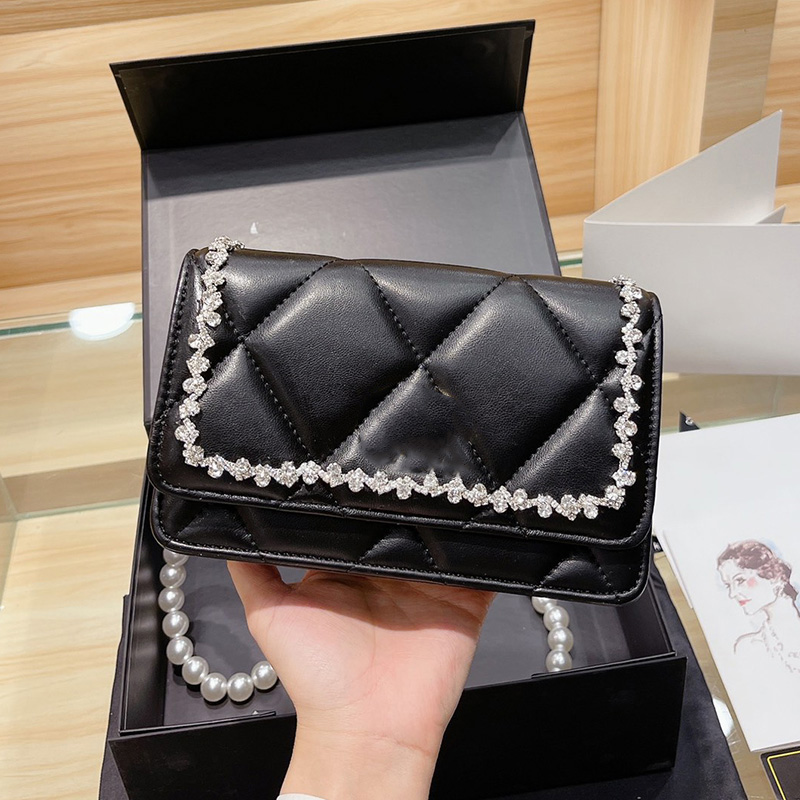 French Shoulder Bag Designers Women's Classic Mini Flap F 19 Rhinestones Pearls Crossbody Vanity Wallet On Chain Purses Coins Quilted C
French Shoulder Bag Designers Women's Classic Mini Flap F 19 Rhinestones Pearls Crossbody Vanity Wallet On Chain Purses Coins Quilted C