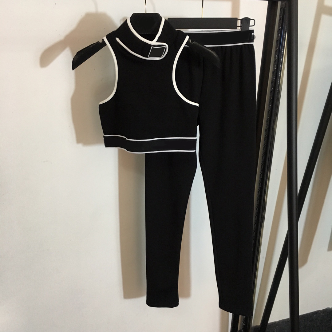 2021 Designer Summer Women Tracksuits 2 Piece Set Shorts Outfits Solid Color Casual Womens Clothing Sexy Suspenders Tops Suit Plus Size, Black
2021 Designer Summer Women Tracksuits 2 Piece Set Shorts Outfits Solid Color Casual Womens Clothing Sexy Suspenders Tops Suit Plus Size, Black