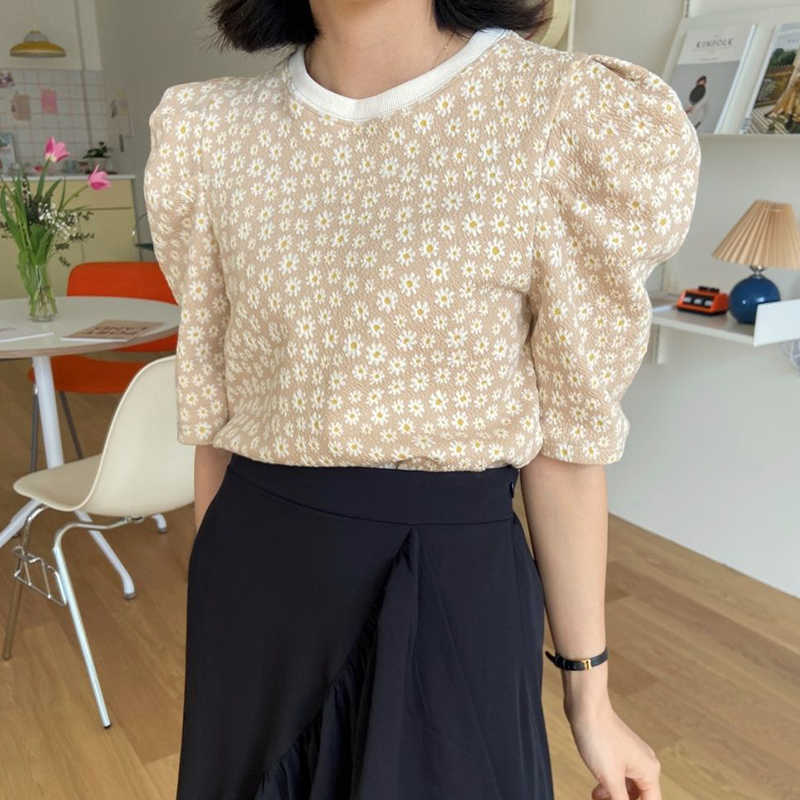Korejpaa Women T-Shirt Summer Korea Chic Age-Reducing Loose Full Screen Small Daisy Five-Point Puff Sleeve Knitted Pullover 210526