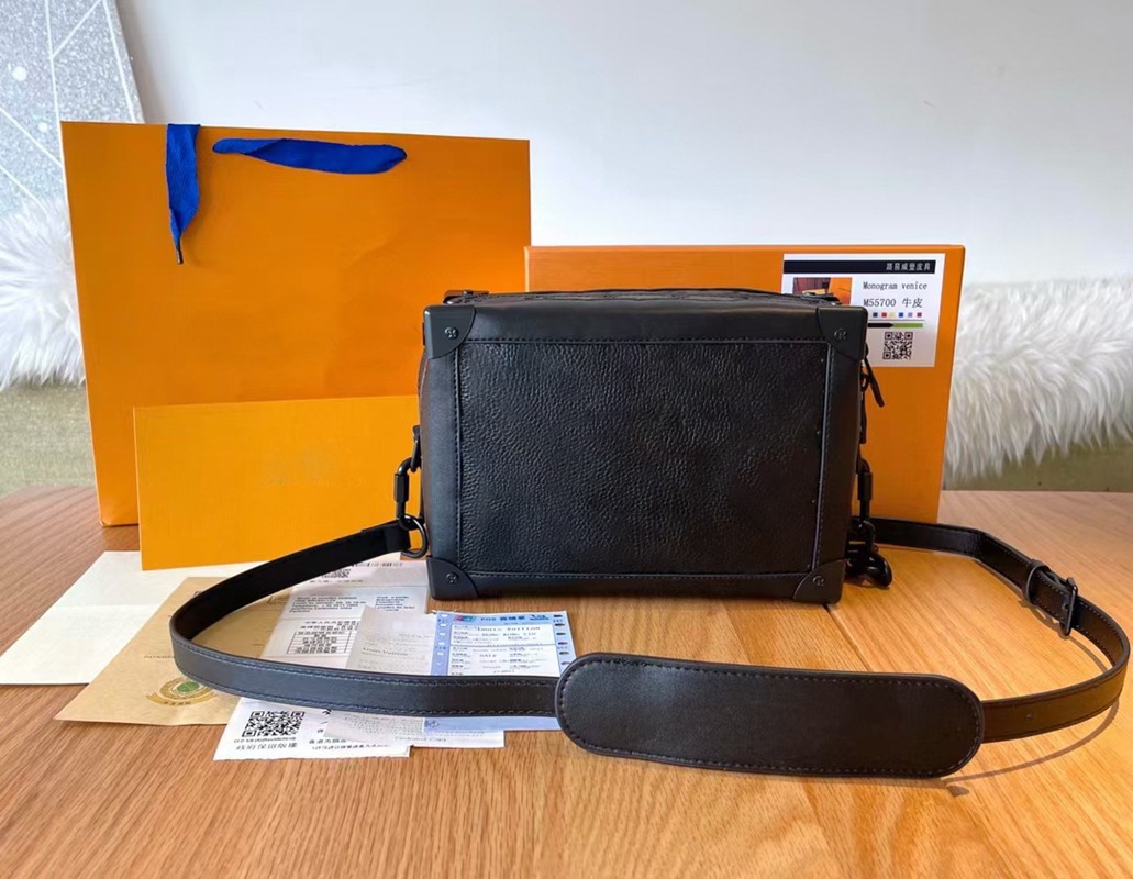 Top Cowhide Soft Trunk Black Embossing Designers Luxurys Shoulder Bags Old Flower Men's/Women's Fashion Chain Crossbody Messenger
Top Cowhide Soft Trunk Black Embossing Designers Luxurys Shoulder Bags Old Flower Men's/Women's Fashion Chain Crossbody Messenger