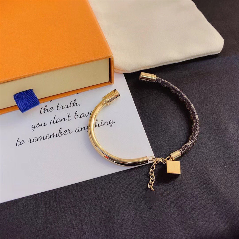 Luxurys fashions Bangle Love Bracelet brand luxury jewelry female designer leather bracelets high-end elegant fashion gift and box
Luxurys fashions Bangle Love Bracelet brand luxury jewelry female designer leather bracelets high-end elegant fashion gift and box
