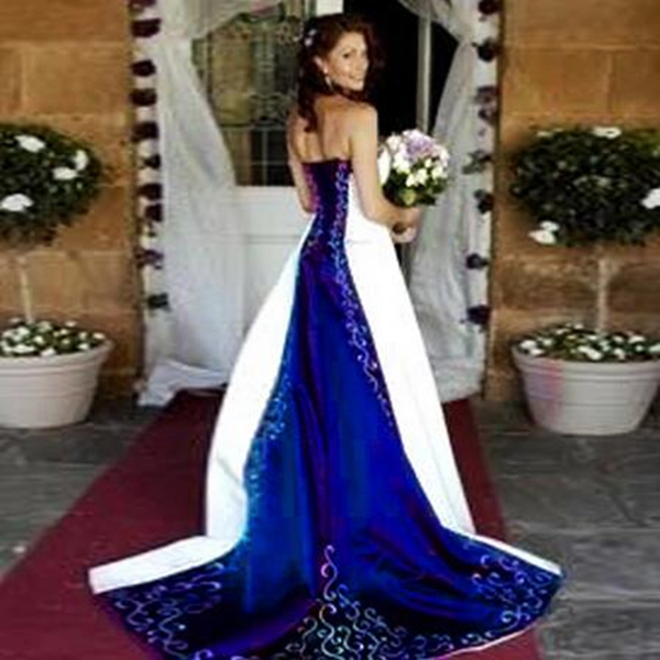 2022 Romantic Rustic A Line Wedding Dress Strapless Sleeveless Embroidery Purple And White Long Bridal Dresses Corset Lace-Up Plus Size Wedding Gowns 
