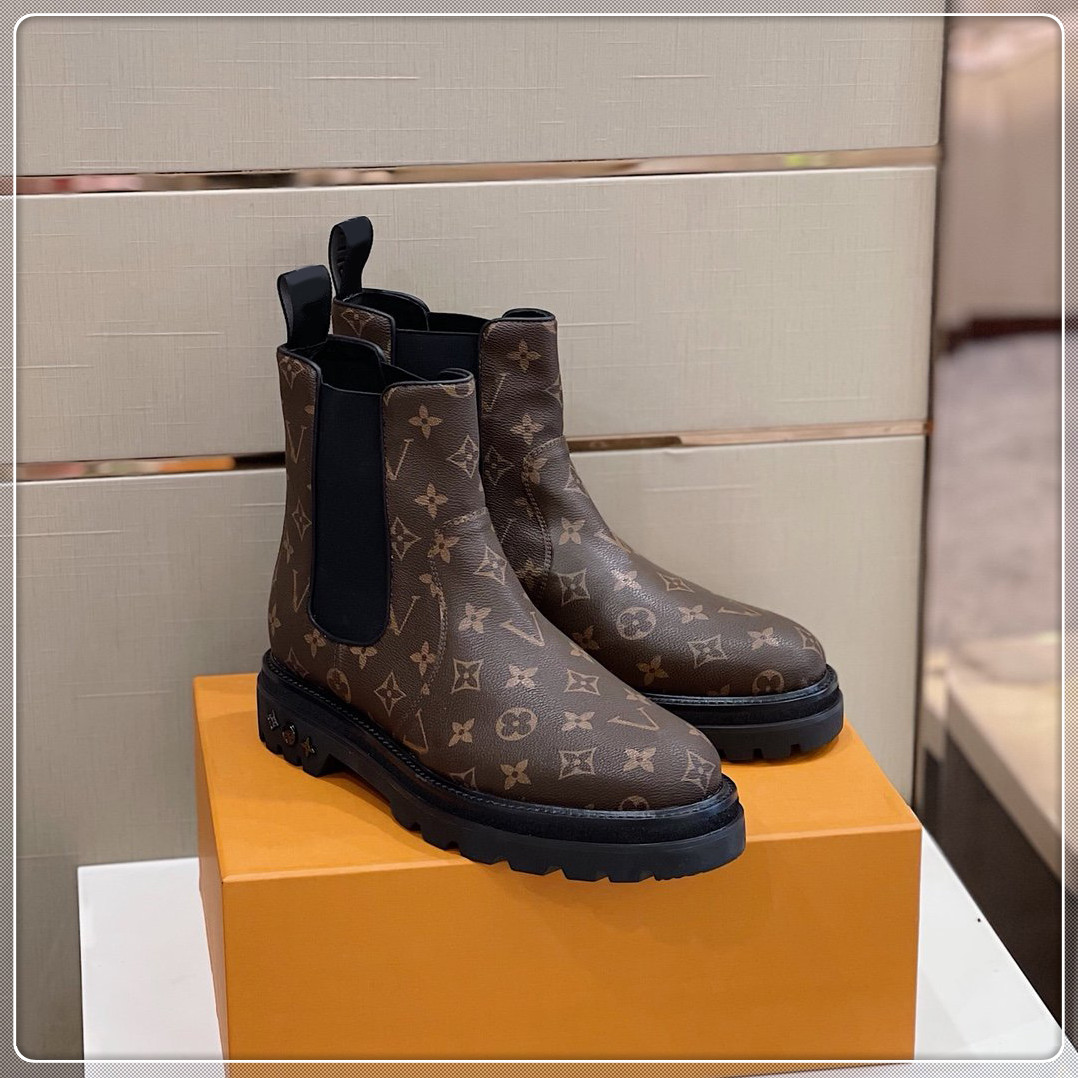 Designer Man Ankle Boots luxury shoes Black Calfskin Rubber Lug Sole Men Fashion Booty Famous Party Wedding Shoes, As picture
Designer Man Ankle Boots luxury shoes Black Calfskin Rubber Lug Sole Men Fashion Booty Famous Party Wedding Shoes, As picture