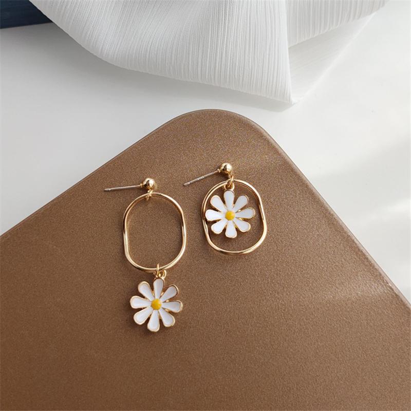 Dangle & Chandelier Personalized Design Geometric Asymmetry Daisy Earrings Without Earhole 2021 Fashion Women's Jewelry Gifts
Dangle & Chandelier Personalized Design Geometric Asymmetry Daisy Earrings Without Earhole 2021 Fashion Women's Jewelry Gifts