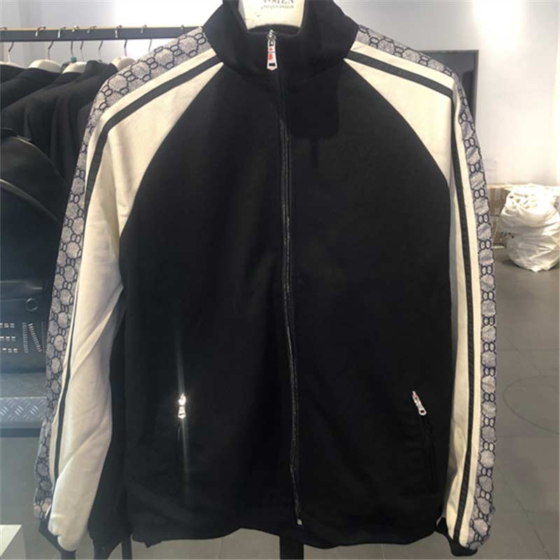 New 21ss mens womens designers tracksuit Sweatshirts Suits men track sweat suit coats mans tracksuits jackets sweatshirt Sportswear, Suit023
New 21ss mens womens designers tracksuit Sweatshirts Suits men track sweat suit coats mans tracksuits jackets sweatshirt Sportswear, Suit023