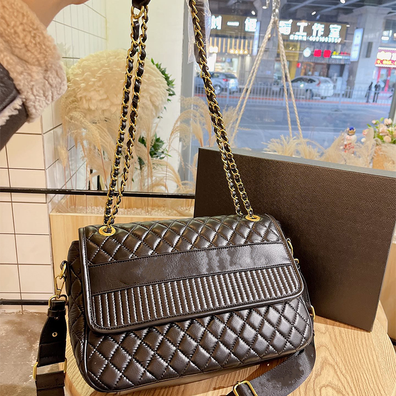 2022 Fashion Women's Shoulder Bag Leather Large Capacity Diamond Lattice Gold Logo Famous Designer Handbag Multifunctional Luxury Big Brand French Crossbody Bag, Black
2022 Fashion Women's Shoulder Bag Leather Large Capacity Diamond Lattice Gold Logo Famous Designer Handbag Multifunctional Luxury Big Brand French Crossbody Bag, Black