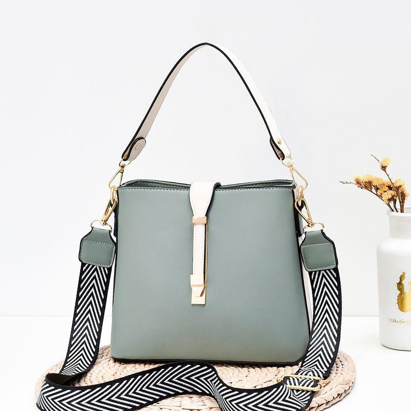 Evening Bags Fashion Leather Luxury Handbags Bucket For Women 2021 Versatile Large Capacity Wide Strap Crossbody Bag Casual Tote
Evening Bags Fashion Leather Luxury Handbags Bucket For Women 2021 Versatile Large Capacity Wide Strap Crossbody Bag Casual Tote