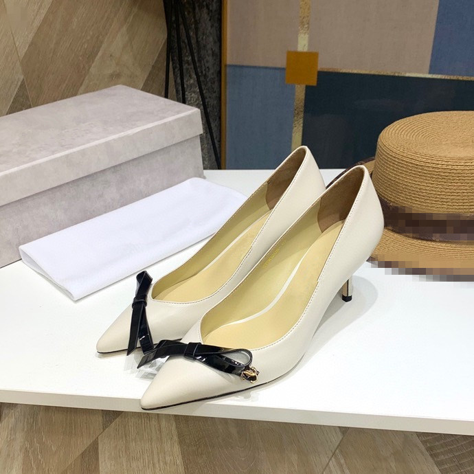 Designer Brand Women High Heels Shoes Red Bottom Real Leather Shoes Patent Leather Pointed Toes Pumps Wedding Party shoes, 6.5cm
Designer Brand Women High Heels Shoes Red Bottom Real Leather Shoes Patent Leather Pointed Toes Pumps Wedding Party shoes, 6.5cm