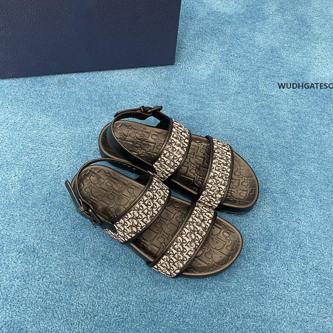 Latest high quality men sandals slippers heels fashion leisure flip flop menshoes Flat slippers size 38-45, Black
Latest high quality men sandals slippers heels fashion leisure flip flop menshoes Flat slippers size 38-45, Black