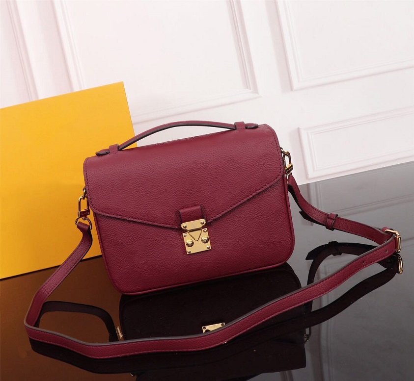 luxurys designers Shoulder Bag Woman Sale Discount Quality Metis Handbag Genuine leather handle brand designer floral letters checkers plaid, Embossing peach
luxurys designers Shoulder Bag Woman Sale Discount Quality Metis Handbag Genuine leather handle brand designer floral letters checkers plaid, Embossing peach