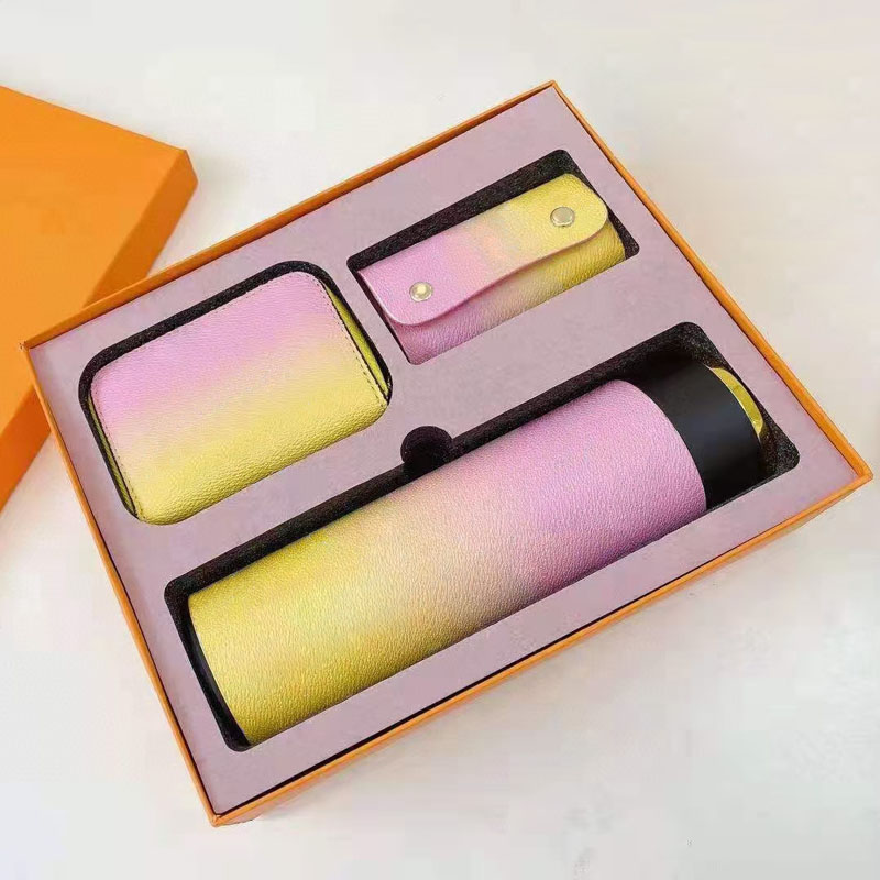 Fashion Brand LED Smart Mugs Keychain Purse Wallet 3 Pieces 2021 Luxurys Designers Stainless Steel Tumblers Coffee Cups Key Wallets Set MUGS2021
Fashion Brand LED Smart Mugs Keychain Purse Wallet 3 Pieces 2021 Luxurys Designers Stainless Steel Tumblers Coffee Cups Key Wallets Set MUGS2021