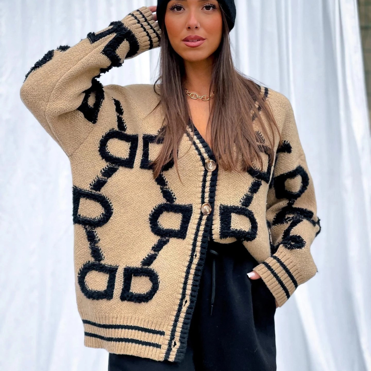 2022 brand designer letter embroidery V-neck ins new fashion loose large size knitted womens cardigan sweater women Christmas g, Green 
2022 brand designer letter embroidery V-neck ins new fashion loose large size knitted womens cardigan sweater women Christmas g, Green