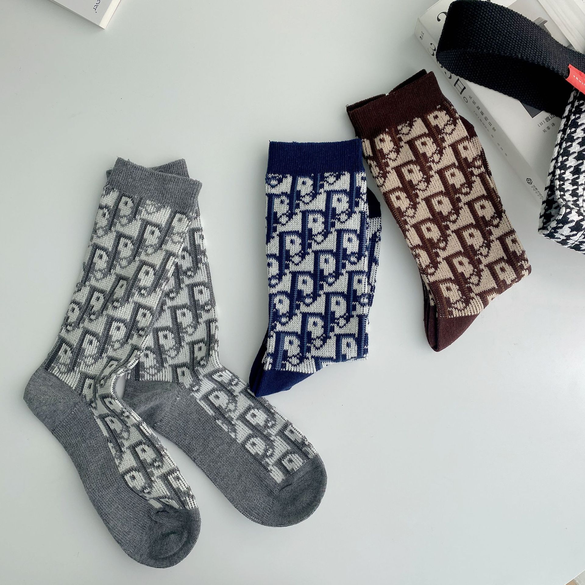 5color Brand Designer Socks Luxury Classic Vintage Retro Letters Embroidery Print Comfortable Breathable Men Women Knitted Stockings Sports Long Cotton Sock, Multi
5color Brand Designer Socks Luxury Classic Vintage Retro Letters Embroidery Print Comfortable Breathable Men Women Knitted Stockings Sports Long Cotton Sock, Multi