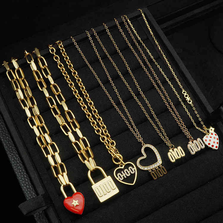 Brand designer necklace Pendant ceramics red love Heart Lock Zirconia letter brass clavicle neck chain Fashion D family's hip hop jewelry
Brand designer necklace Pendant ceramics red love Heart Lock Zirconia letter brass clavicle neck chain Fashion D family's hip hop jewelry