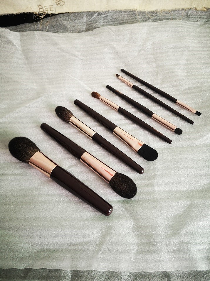 Cha-T Makeup Brush Collection Kit in 8 Pieces Boxed Face Complexion Sculpting Powder Brushes Eye Cosmetics Shadow Blending Liner Brush Set Lip Make Up