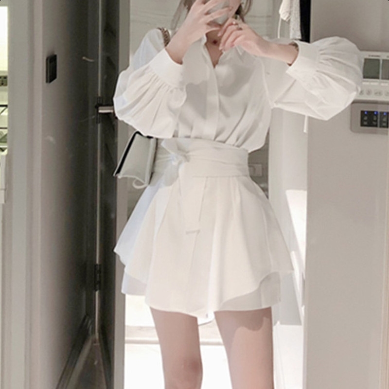 High Quality summer fashion white long shirt casual suit female Lantern sleeve + wide leg short pant two-piece with belt 210603
High Quality summer fashion white long shirt casual suit female Lantern sleeve + wide leg short pant two-piece with belt 210603