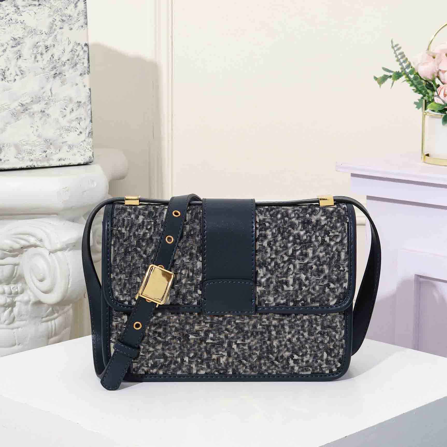 Designer Shoulder Bags fashion messenger bag top canvas leather material printed letter decoration style sack dd
Designer Shoulder Bags fashion messenger bag top canvas leather material printed letter decoration style sack dd