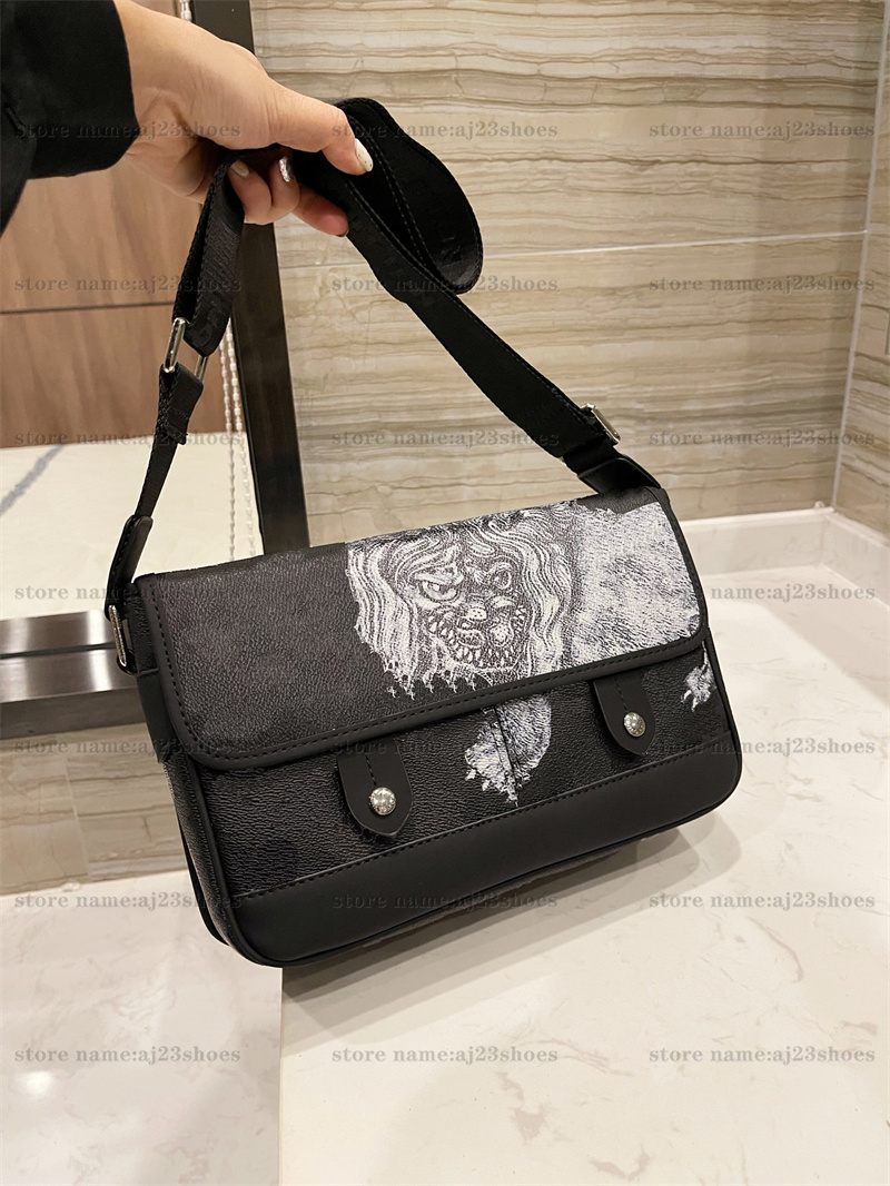 Messenger Bag Mens Outdoor Crossbody Envelope Lion Elephant Woven letter straps Giraffe Animal Pattern Cowhide Kim Jones Limited Designer Bags, 02
Messenger Bag Mens Outdoor Crossbody Envelope Lion Elephant Woven letter straps Giraffe Animal Pattern Cowhide Kim Jones Limited Designer Bags, 02