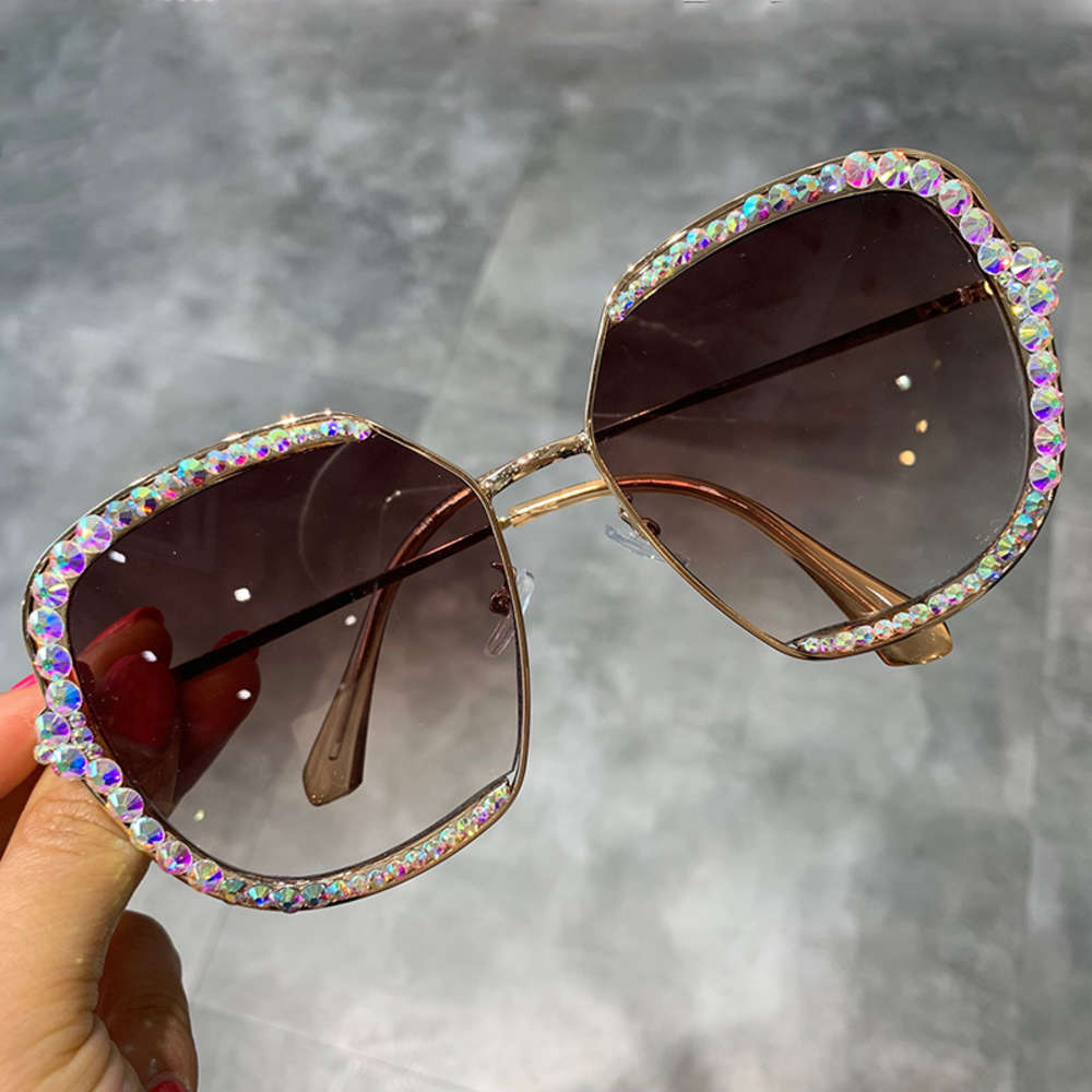 Highend accessoriesLuxury Rhintone Oversized square Sun glass Clear Lens Metal Flame Men Women sunglass
Highend accessoriesLuxury Rhintone Oversized square Sun glass Clear Lens Metal Flame Men Women sunglass