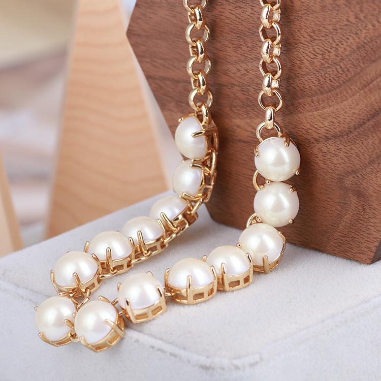 Chokers European And American Inlaid Single Row White Pearl Gold-plated Fashion Simple Short Necklace
Chokers European And American Inlaid Single Row White Pearl Gold-plated Fashion Simple Short Necklace
