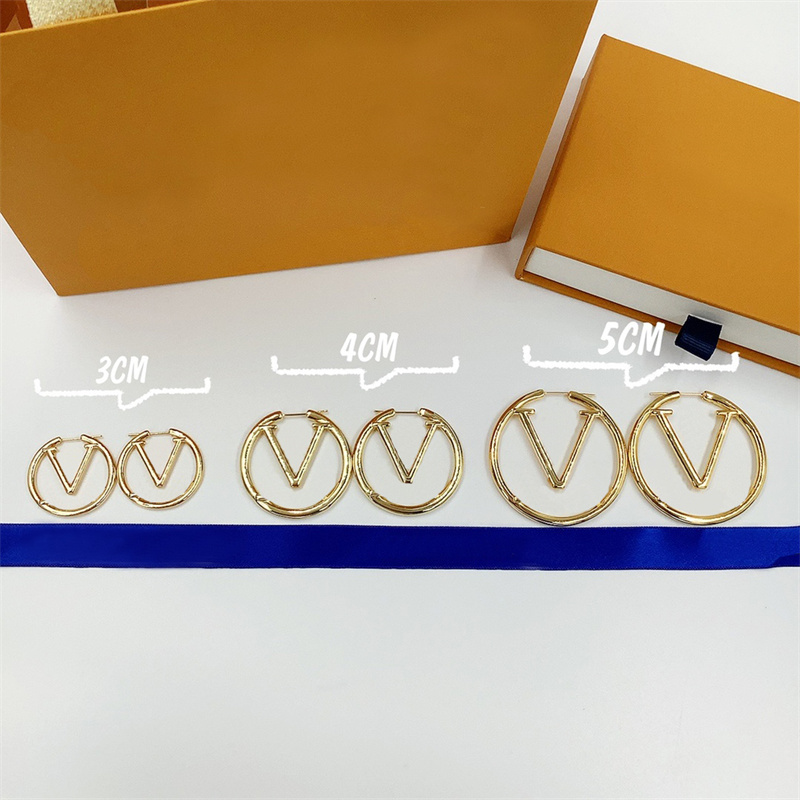 Fashion Women Hoops Earrings Designer Big Circle Simple Earring For Womens Luxury Jewelry Letter Love Gold Ear Studs Size 3-5cm
Fashion Women Hoops Earrings Designer Big Circle Simple Earring For Womens Luxury Jewelry Letter Love Gold Ear Studs Size 3-5cm